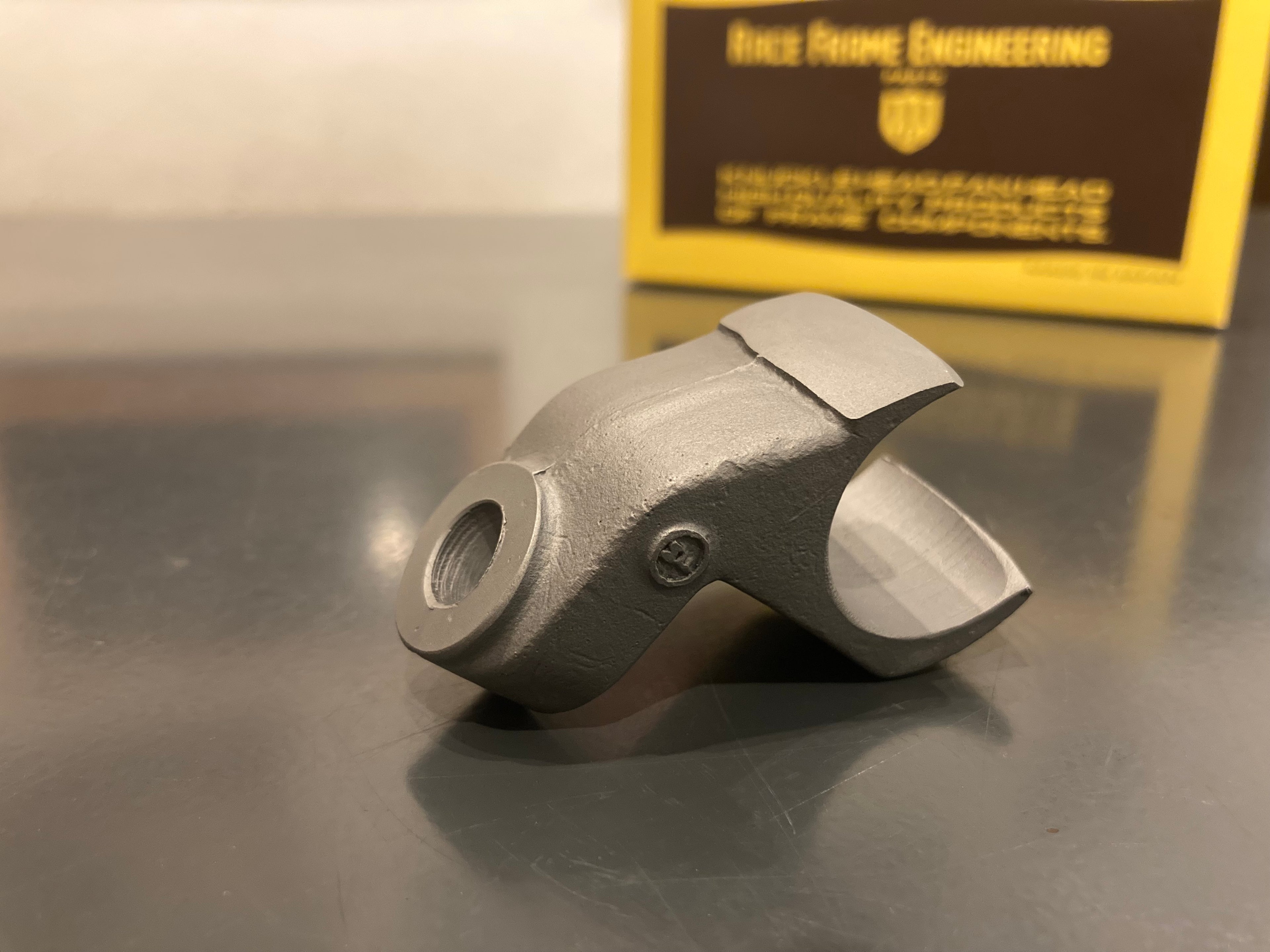 フットボードラグ　VC11　レプリカ　未塗装　RFE