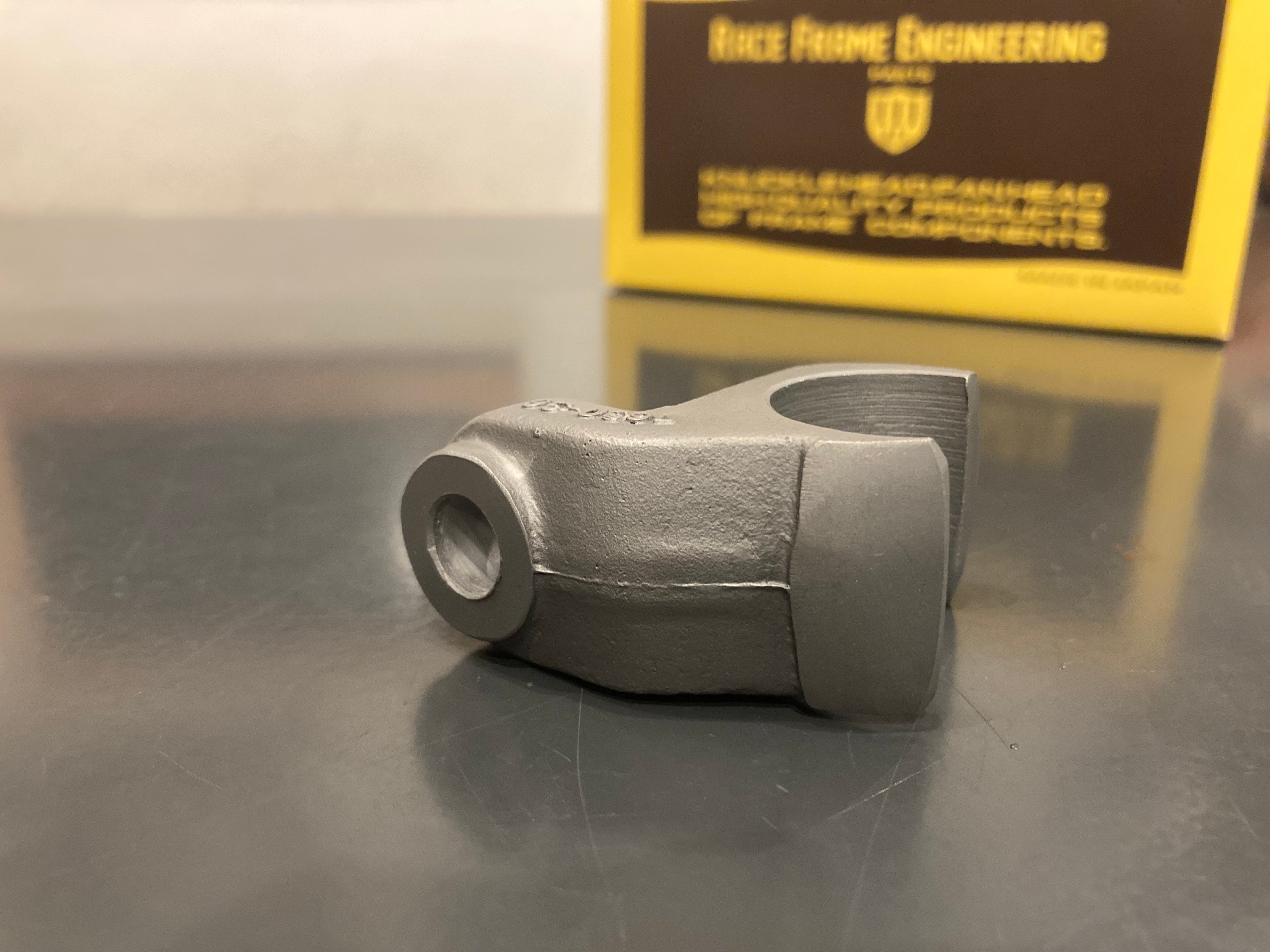 フットボードラグ　VC11　レプリカ　未塗装　RFE