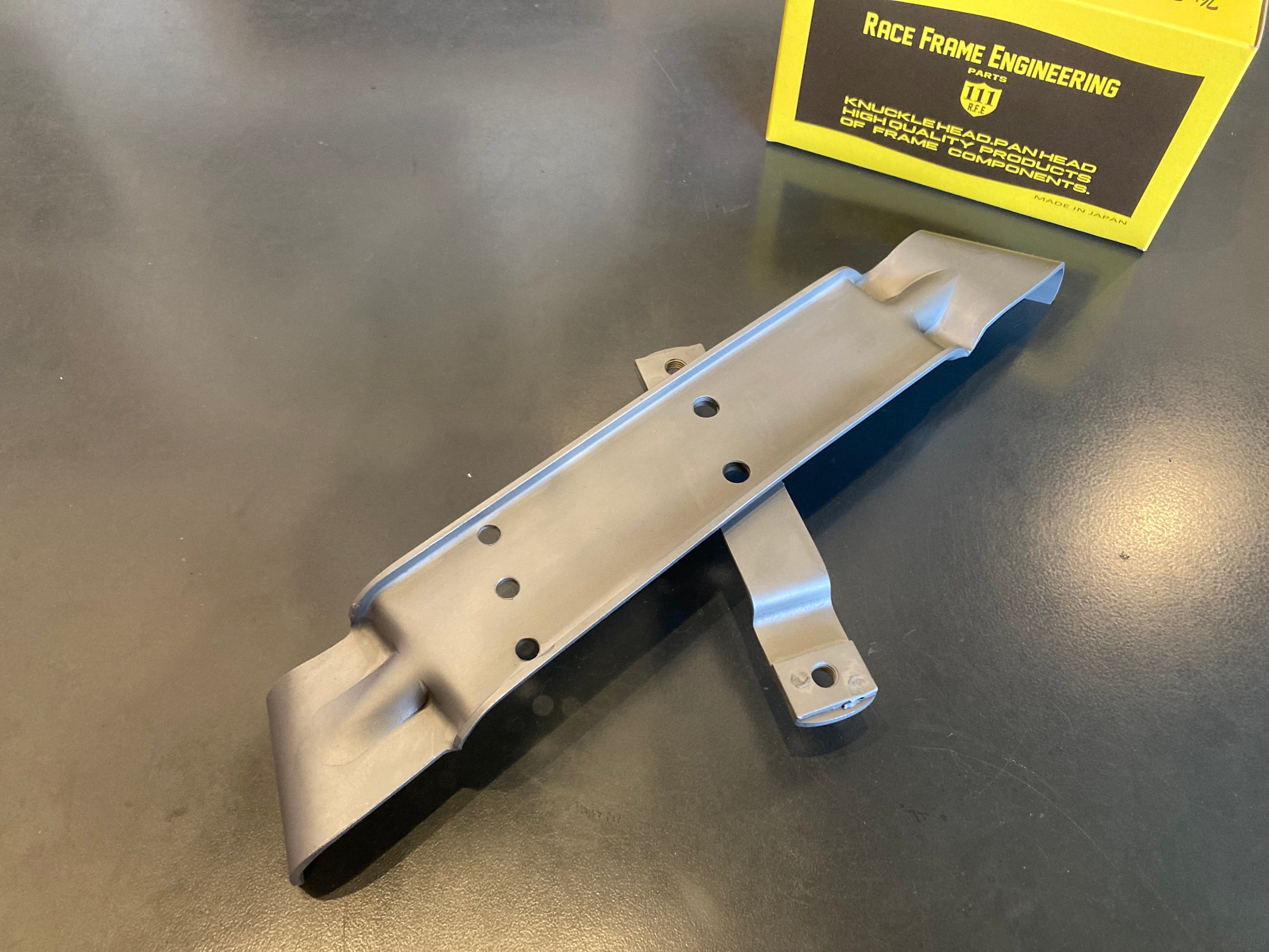 ツールボックスブラケット　VC27　レプリカ　未塗装　RFE