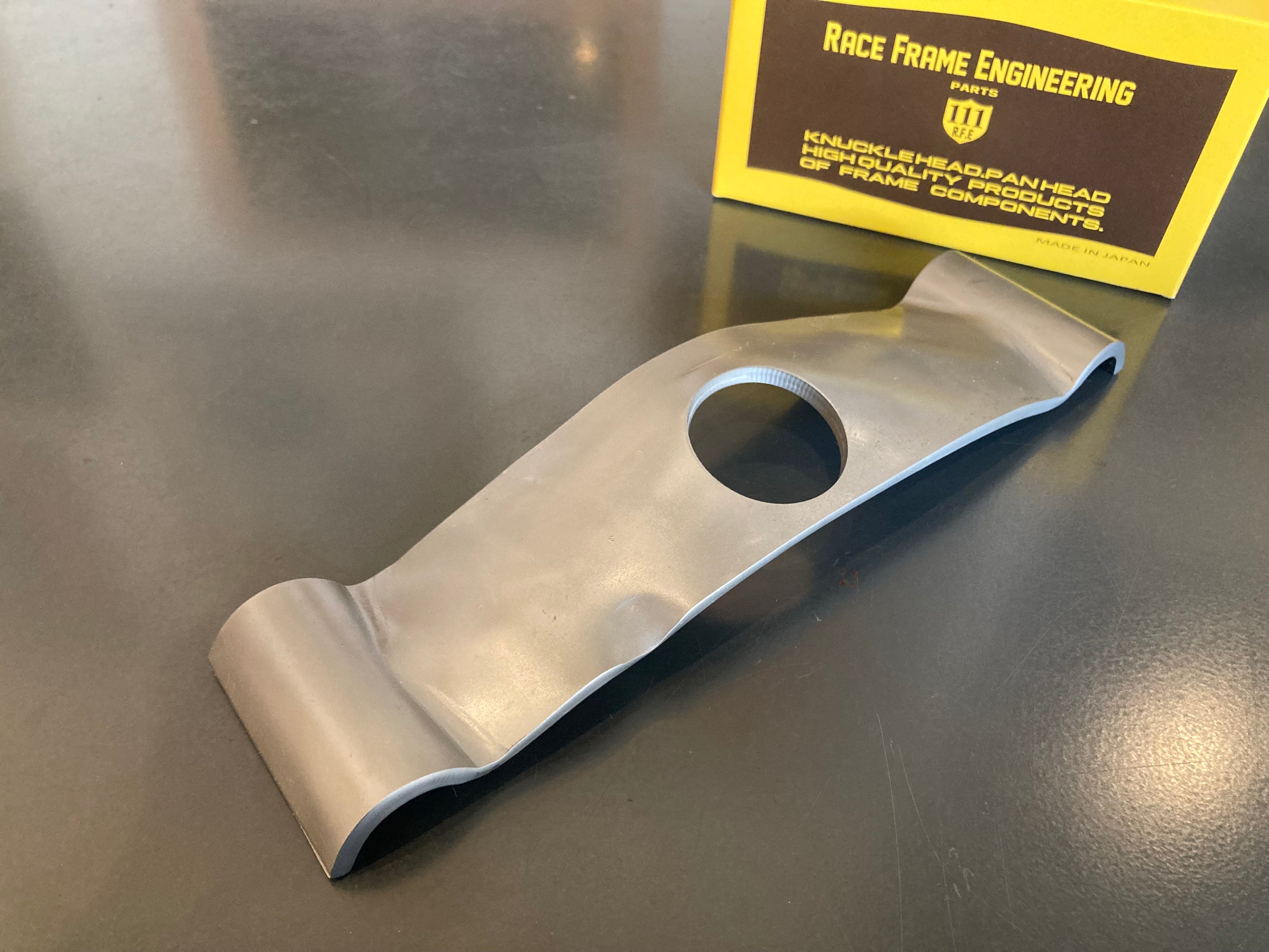 アッパーシートポストブレース　VC48　レプリカ　未塗装　RFE