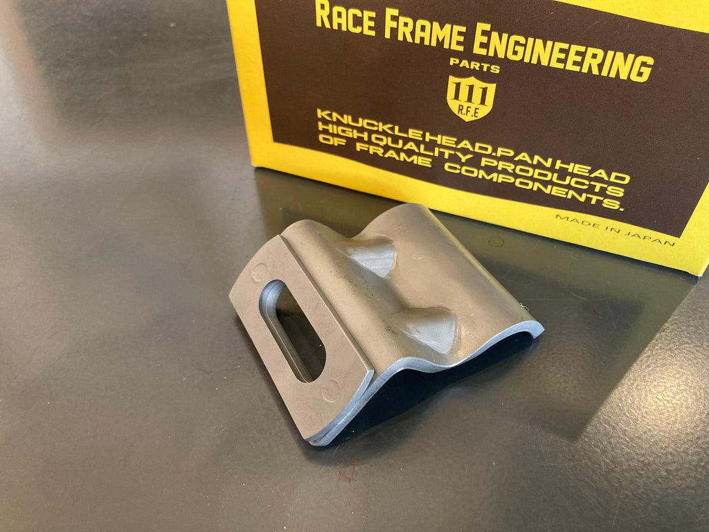 トランスミッションアウトリガーサポート　VC60　レプリカ　未塗装　RFE