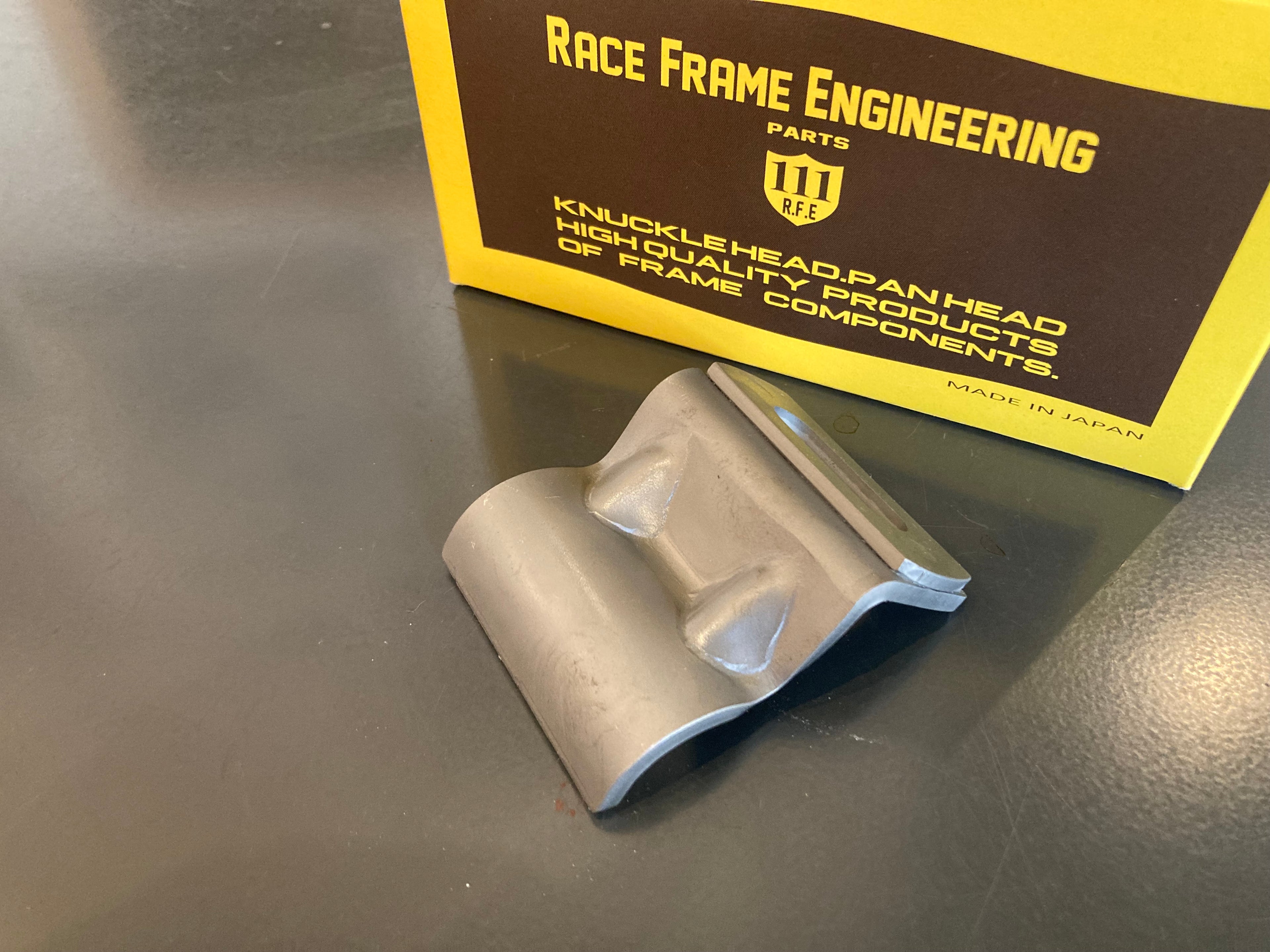 トランスミッションアウトリガーサポート　VC60　レプリカ　未塗装　RFE