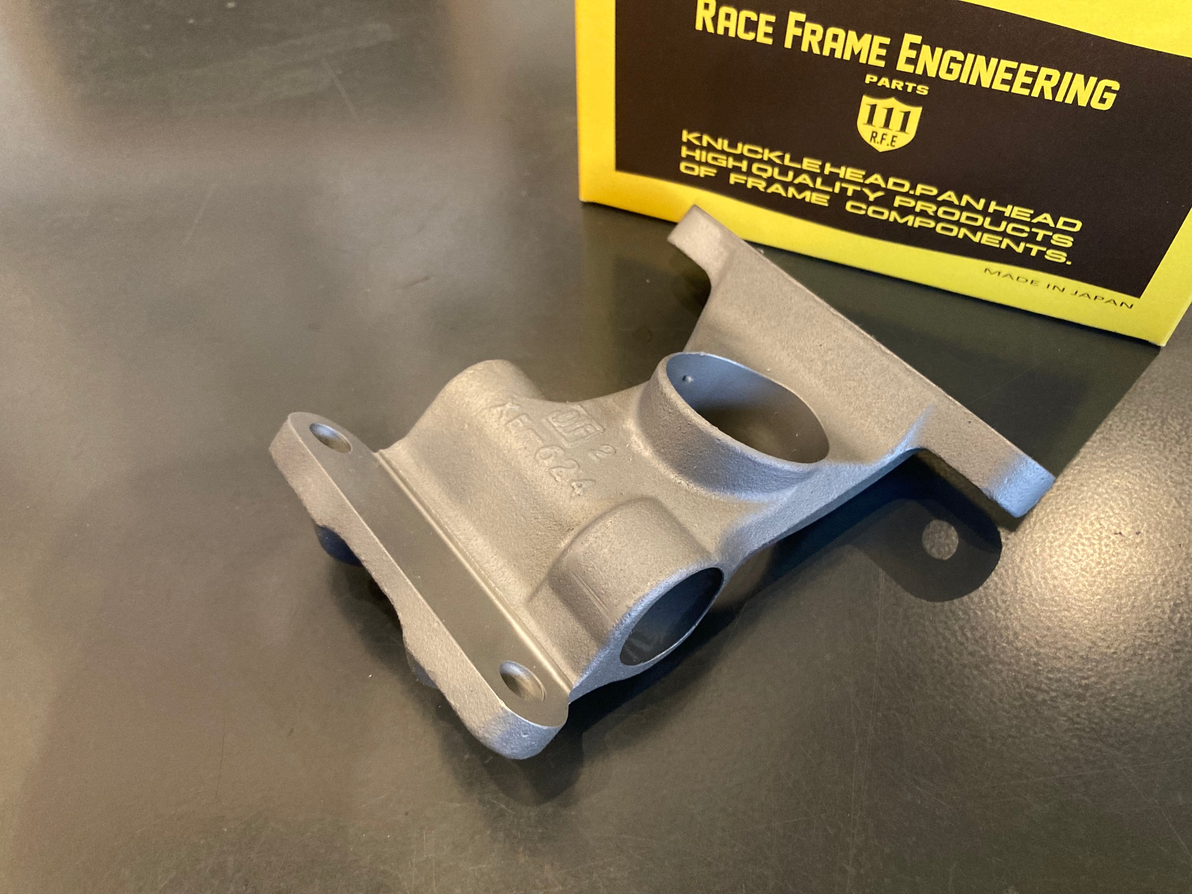 リアモーターマウント　VC66B　レプリカ　未塗装　RFE