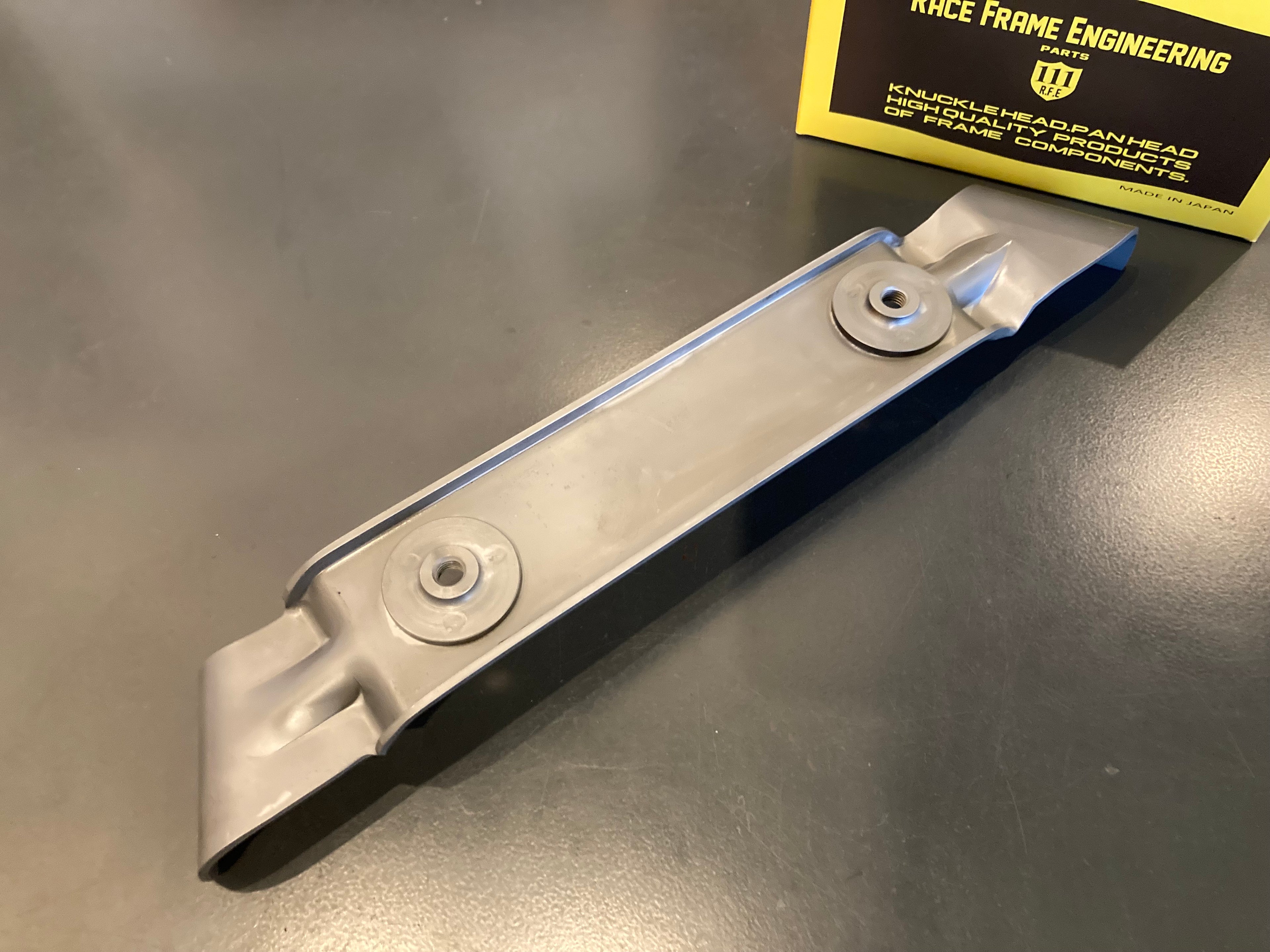 ツールボックスブラケット　VC83　レプリカ　未塗装　RFE