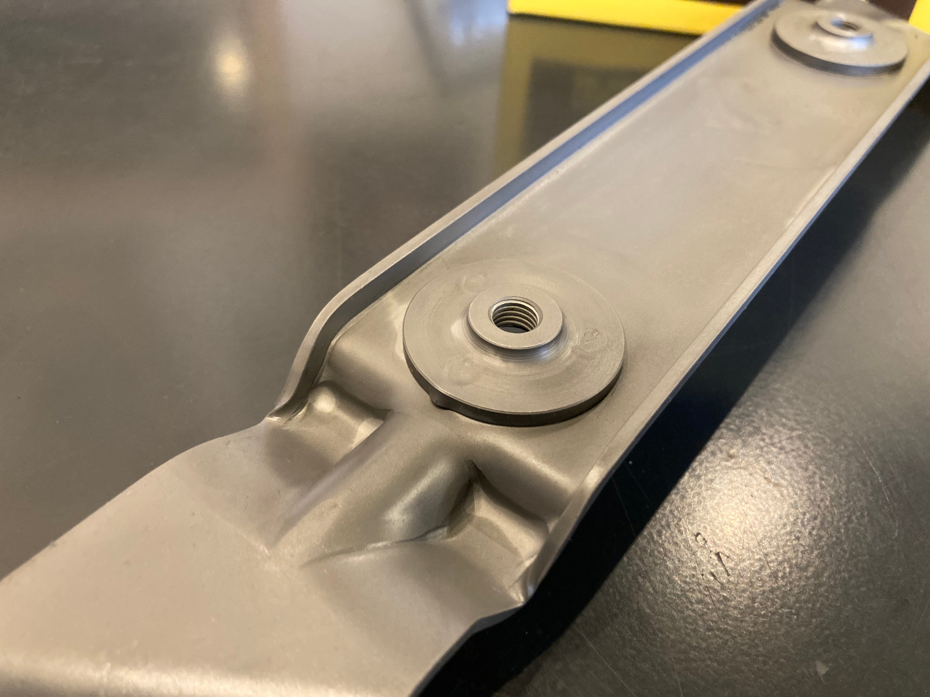 ツールボックスブラケット　VC83　レプリカ　未塗装　RFE