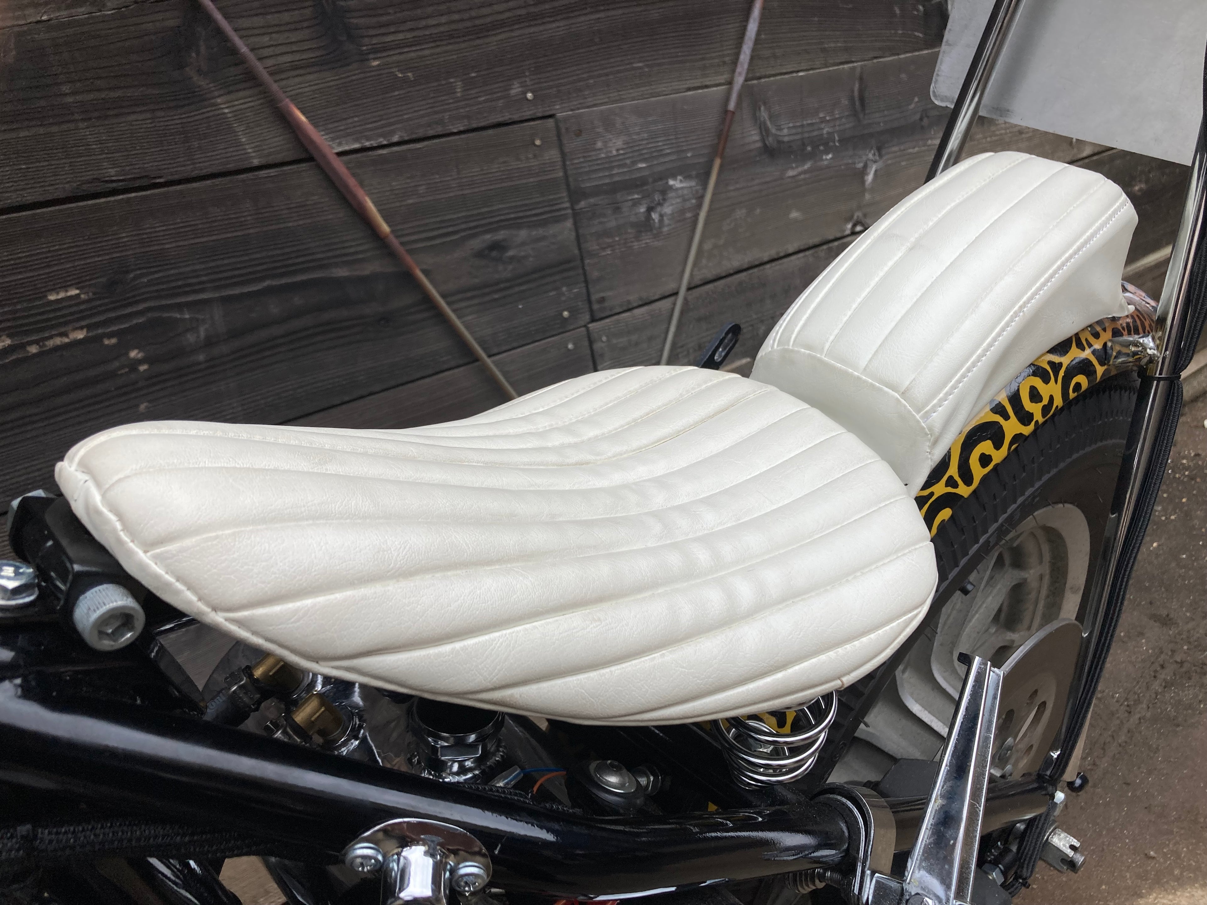 RAZZLE DAZZLE　ベイツピリオンパッドレプリカ　艶あり白　SE004