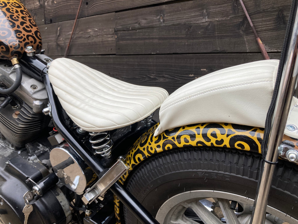 RAZZLE DAZZLE　ベイツソロシートレプリカ　ナロータイプ　艶あり黒　SE001