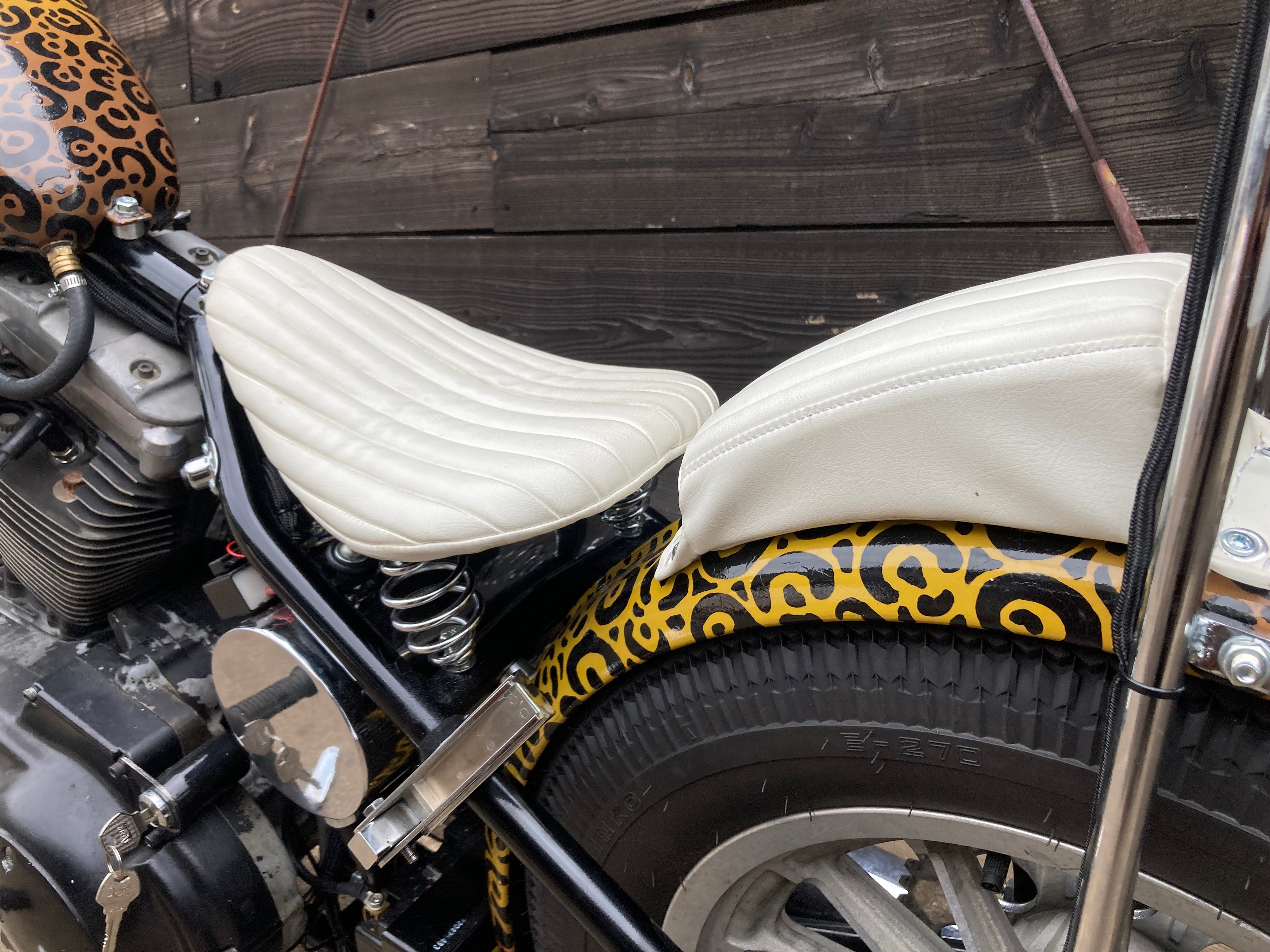 RAZZLE DAZZLE　ベイツソロシートレプリカ　ナロータイプ　艶あり黒　SE001