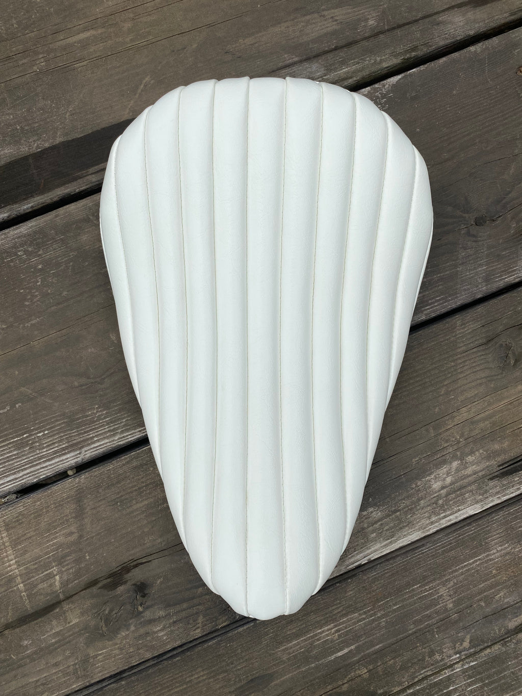 RAZZLE DAZZLE　ベイツソロシートレプリカ　ナロータイプ　艶あり白　SE002