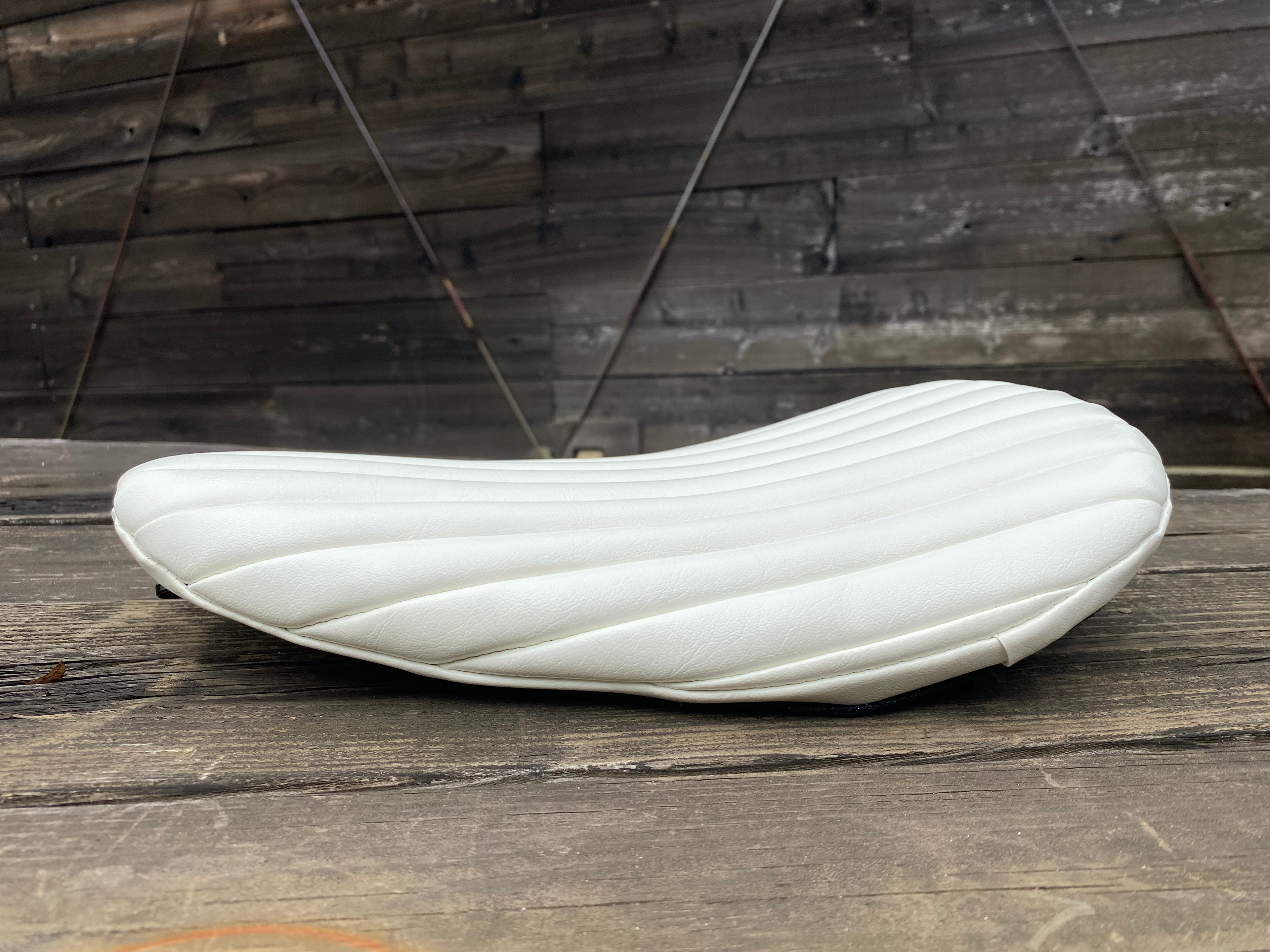 RAZZLE DAZZLE　ベイツソロシートレプリカ　ナロータイプ　艶あり白　SE002