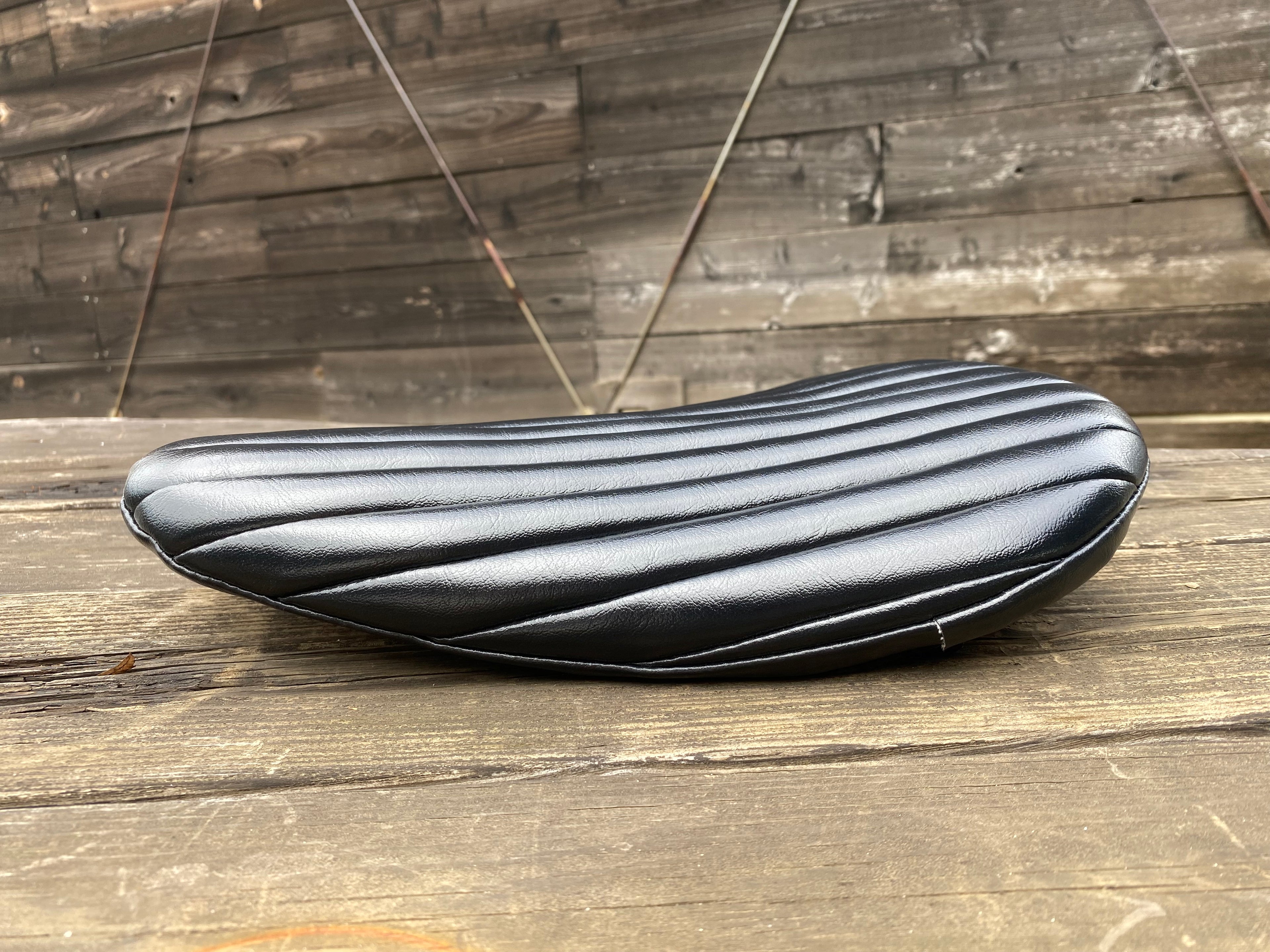 RAZZLE DAZZLE　ベイツソロシートレプリカ　ナロータイプ　艶あり黒　SE001