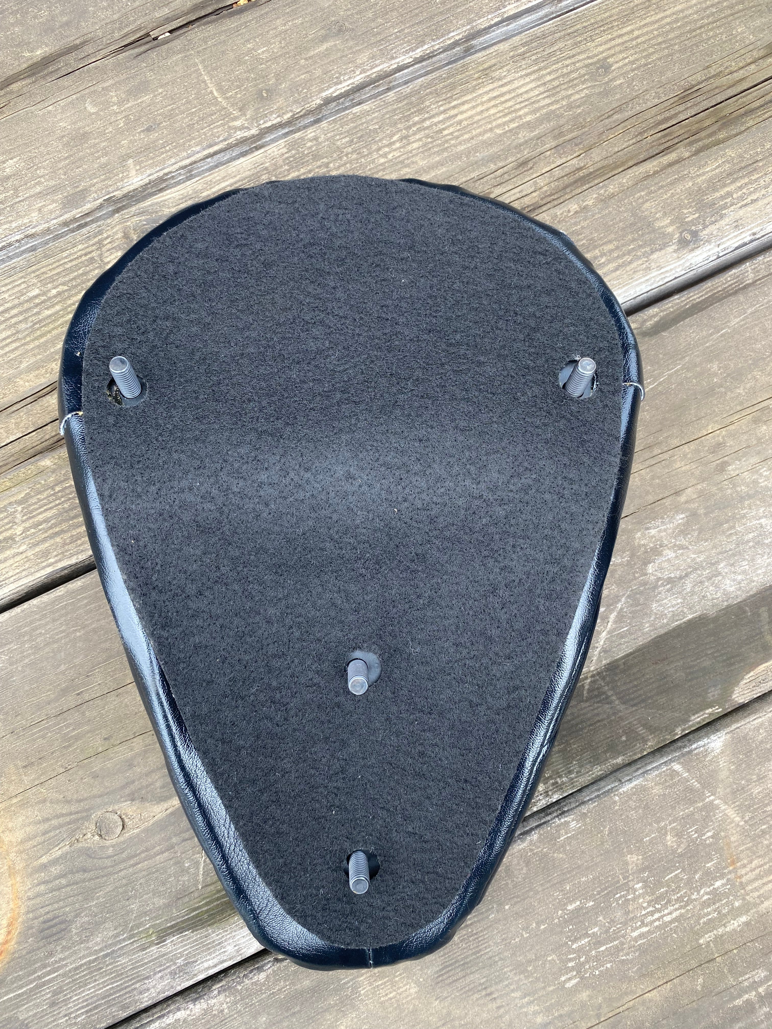 RAZZLE DAZZLE　ベイツソロシートレプリカ　ナロータイプ　艶あり白　SE002